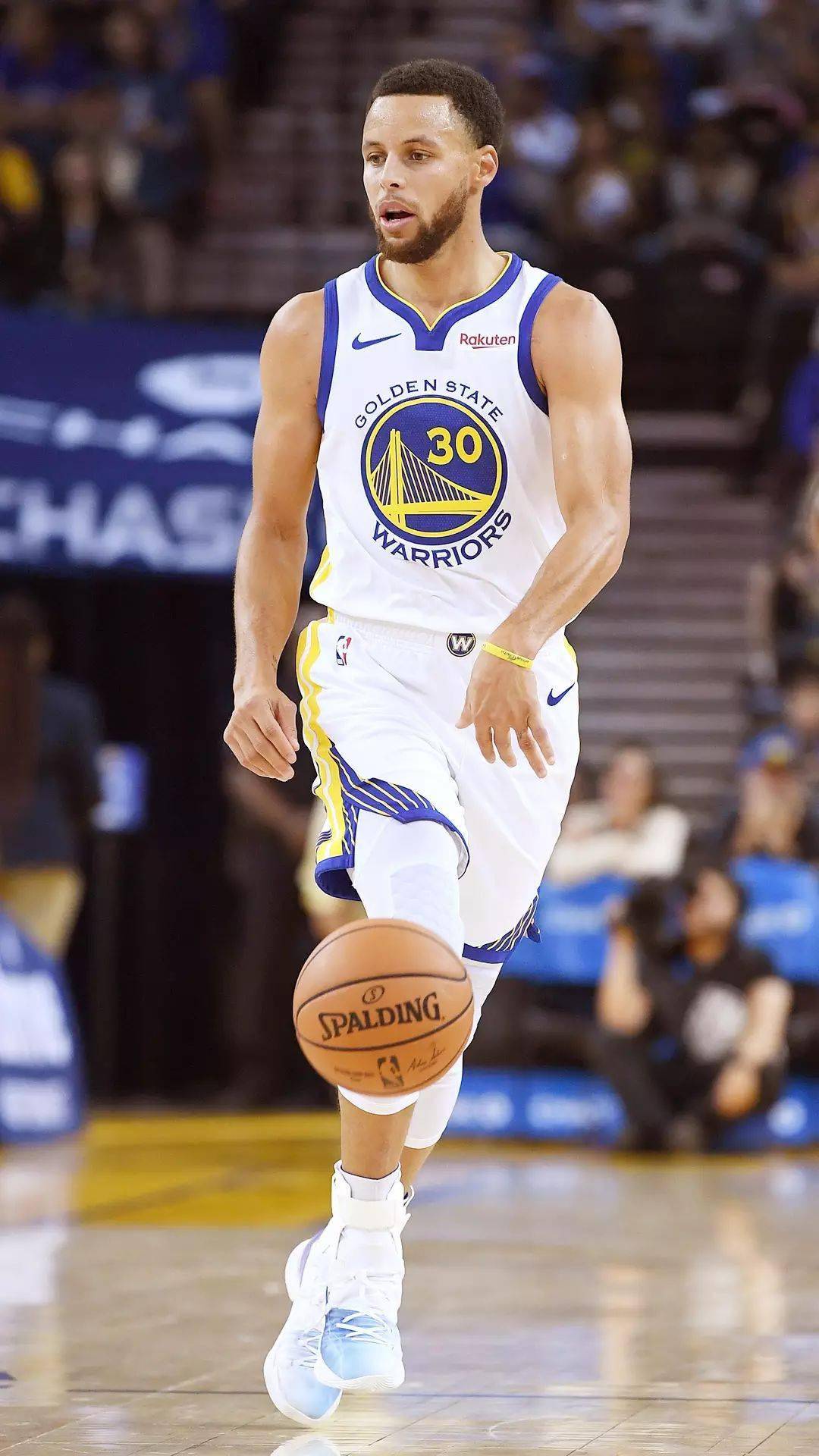 尽管他的助 尽管他的助